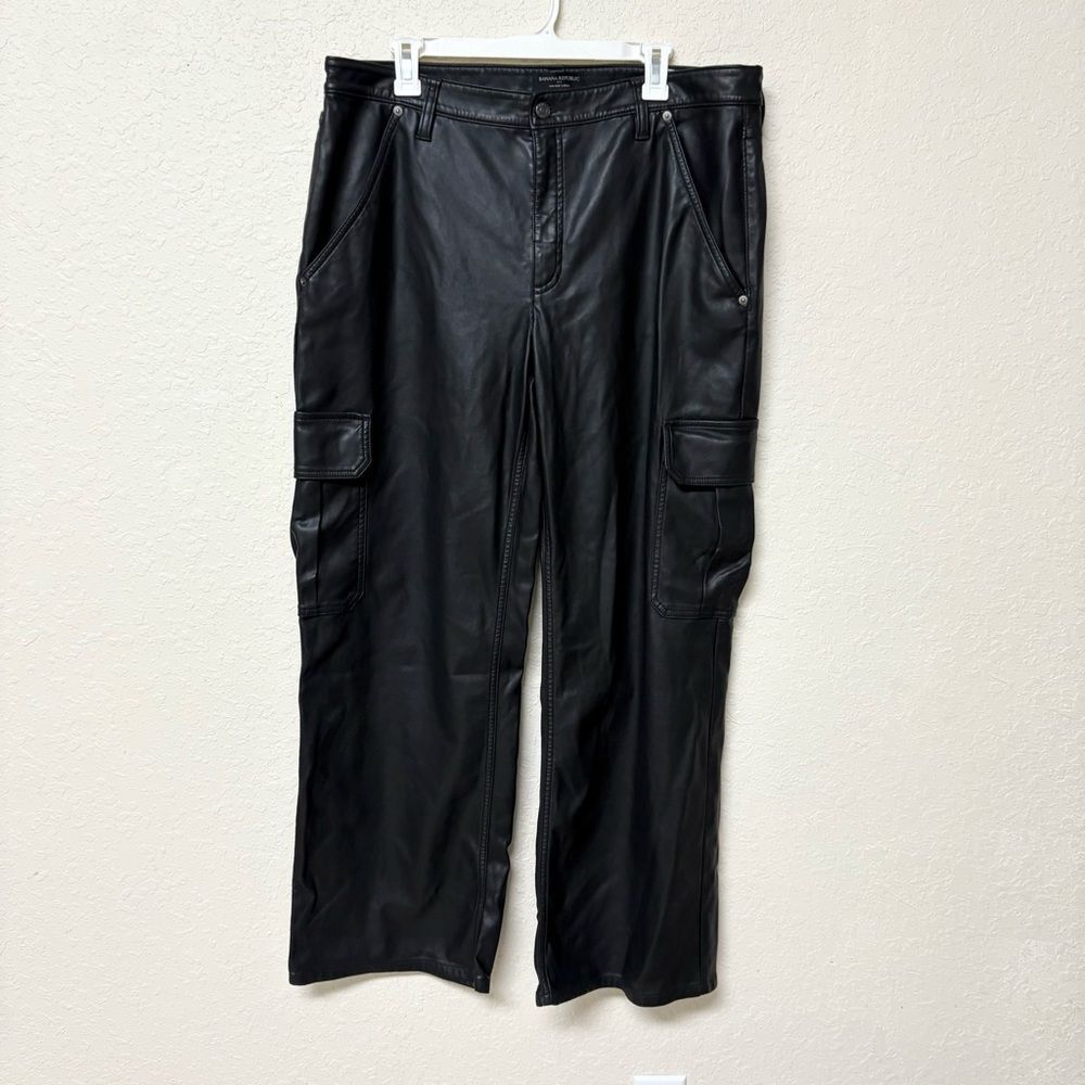 Banana Republic Mid Rise Black Faux Leather Cargo Pants Women’s Size 16